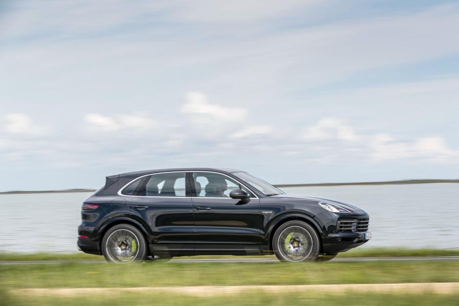  Porsche Cayenne E-Hybrid (PO536) 2018 года  (WW) (фото 35 из 85)